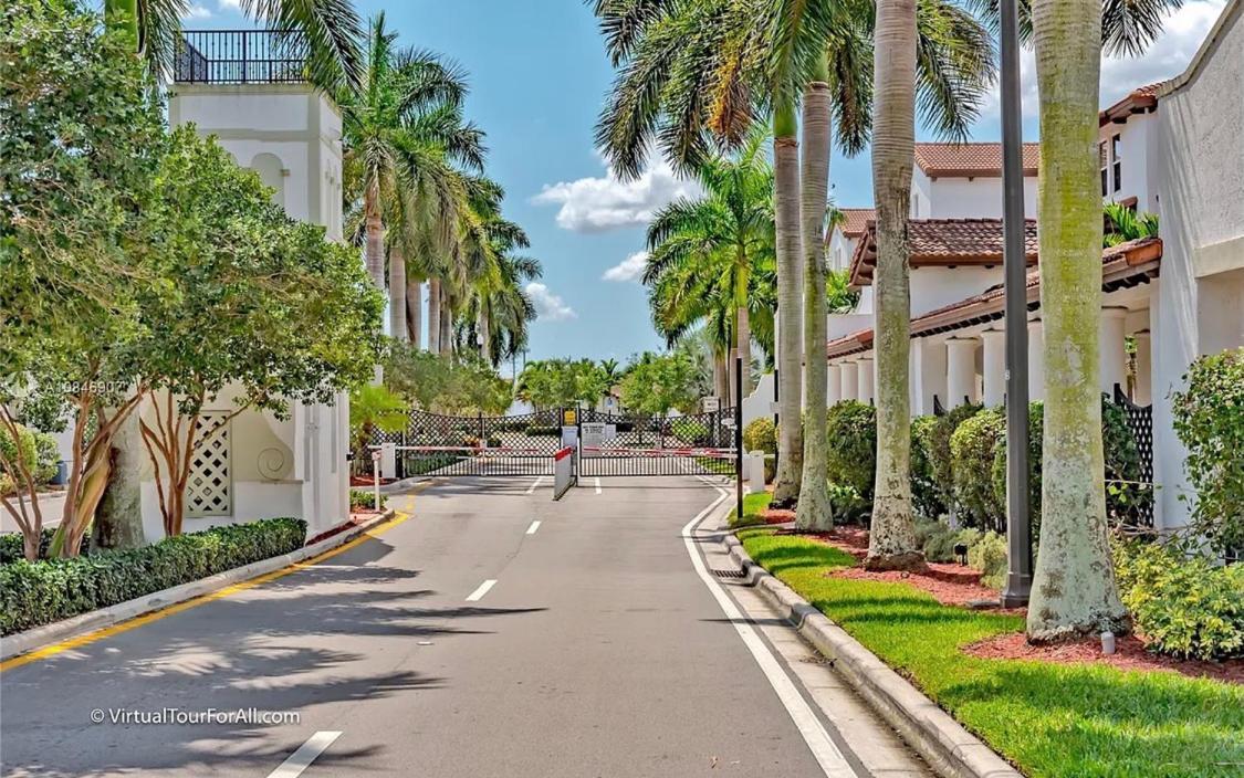 Luxury Residential Room Rental - Miramar Exterior photo